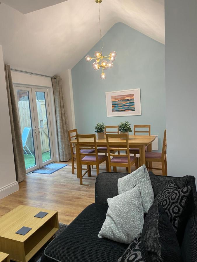 Superb 2 Beds 2 Baths New Apartment W/ Garden+Patio ボーンマス エクステリア 写真