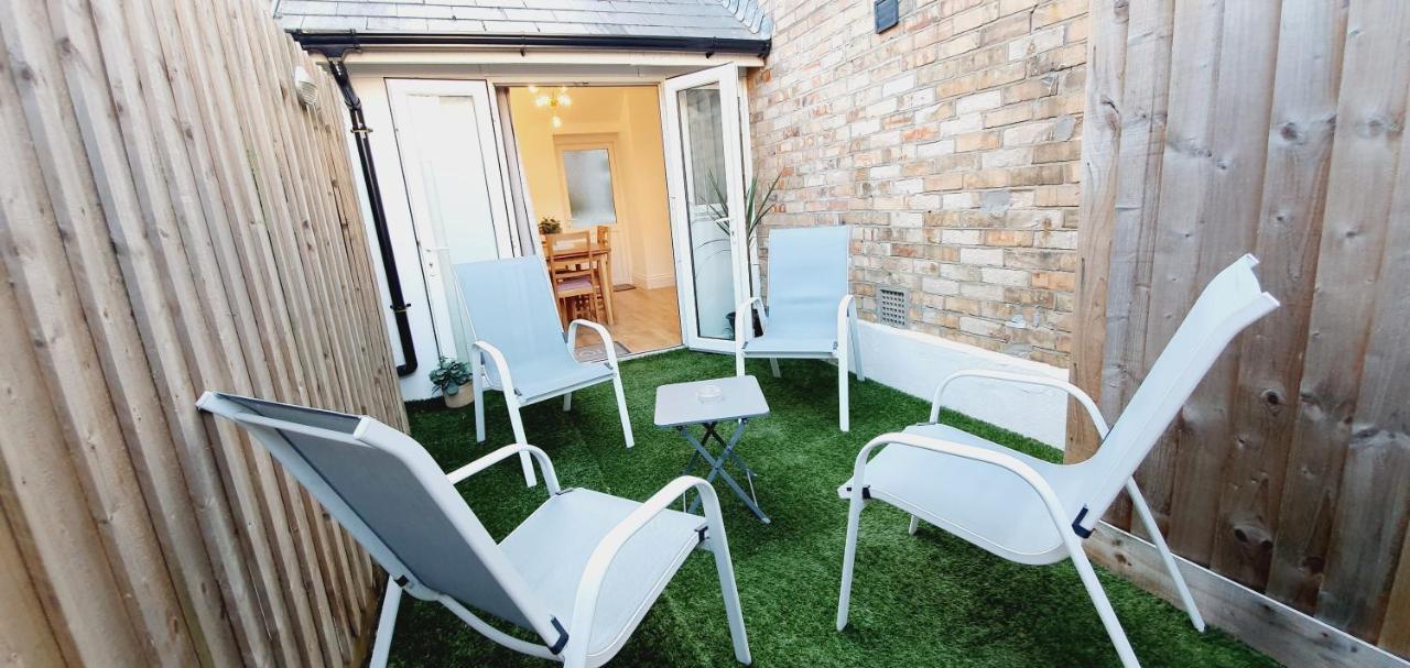 Superb 2 Beds 2 Baths New Apartment W/ Garden+Patio ボーンマス エクステリア 写真