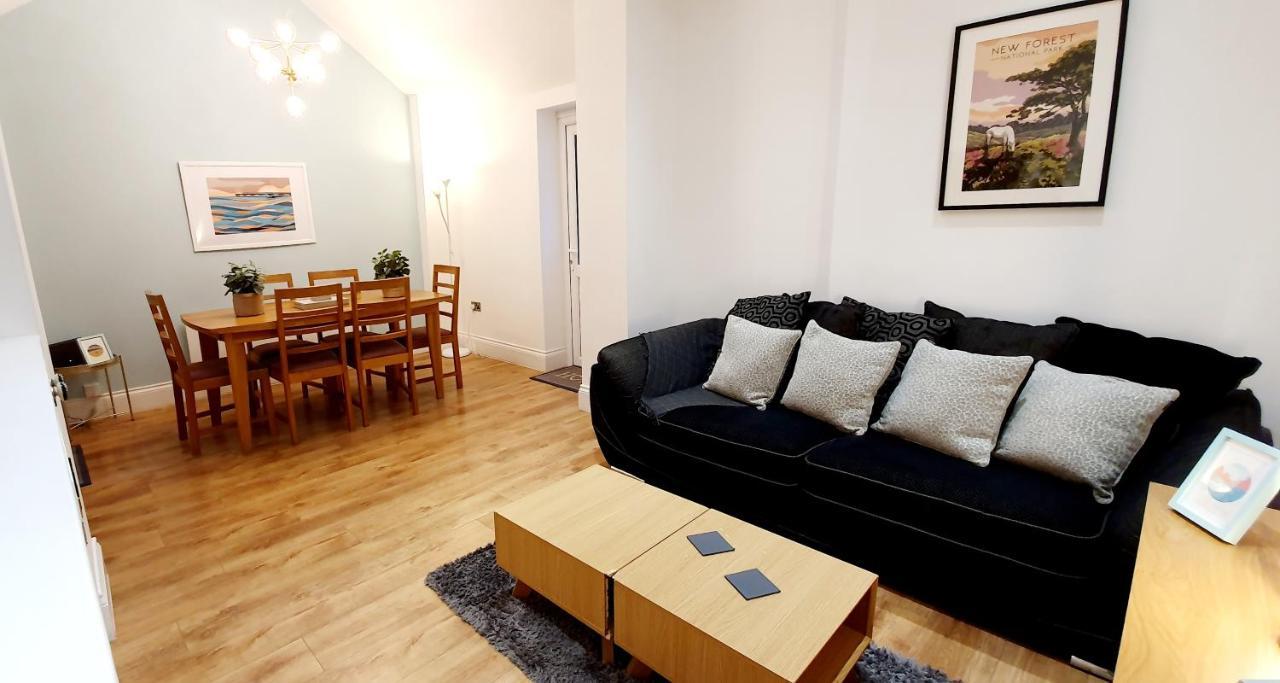 Superb 2 Beds 2 Baths New Apartment W/ Garden+Patio ボーンマス エクステリア 写真