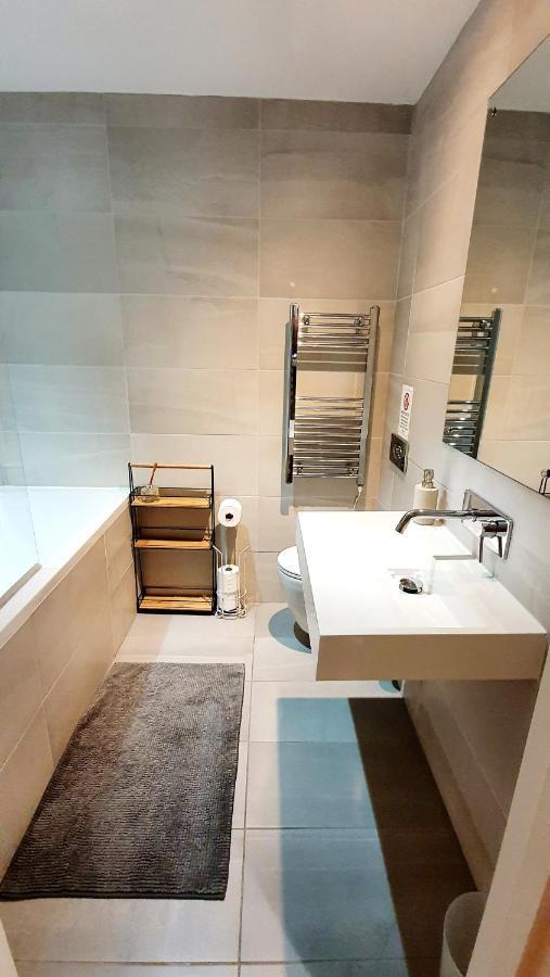 Superb 2 Beds 2 Baths New Apartment W/ Garden+Patio ボーンマス エクステリア 写真