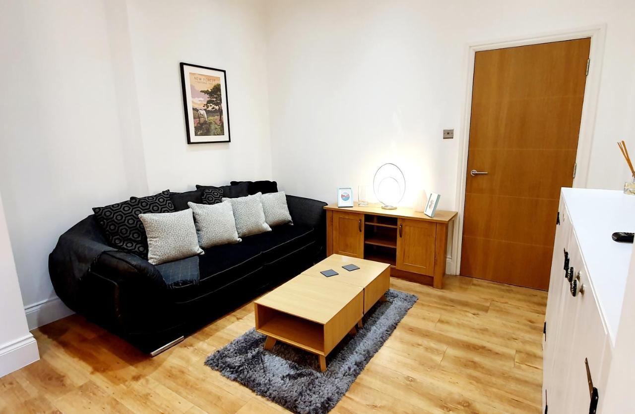 Superb 2 Beds 2 Baths New Apartment W/ Garden+Patio ボーンマス エクステリア 写真