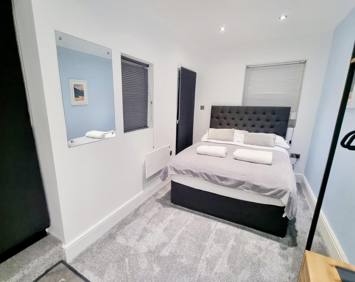Superb 2 Beds 2 Baths New Apartment W/ Garden+Patio ボーンマス エクステリア 写真